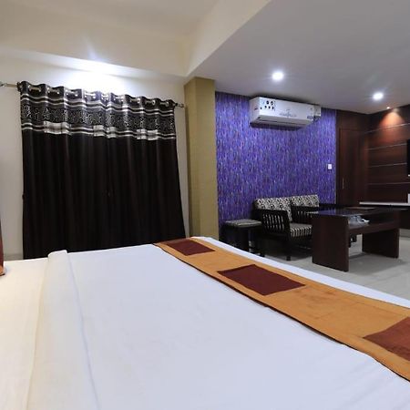 Hotel Rashmi Guwahati Zewnętrze zdjęcie