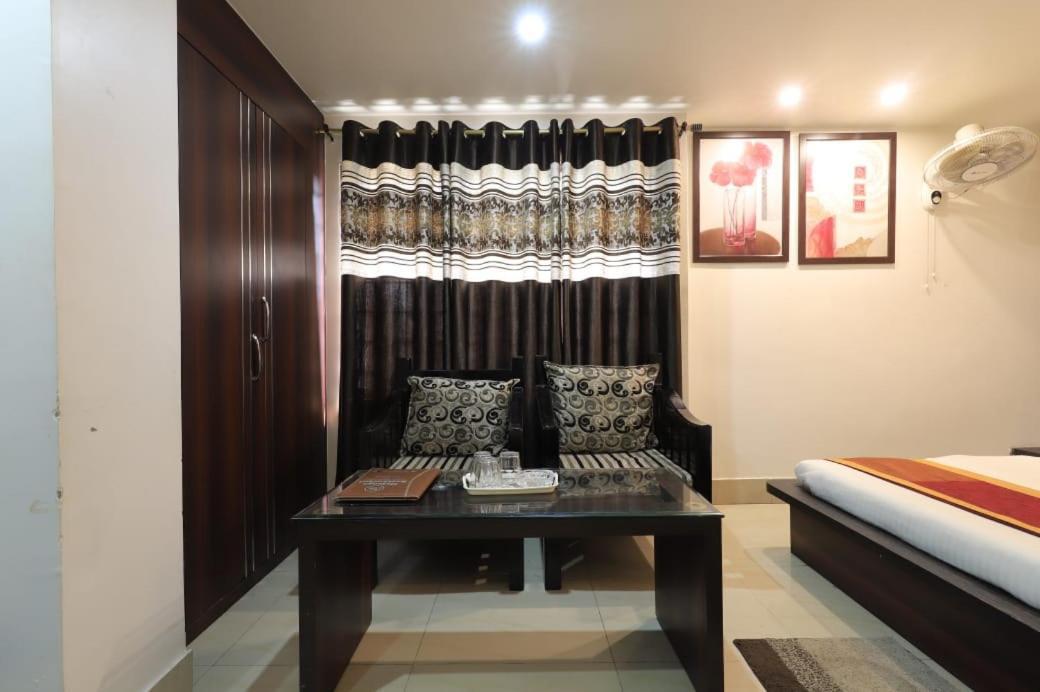 Hotel Rashmi Guwahati Zewnętrze zdjęcie