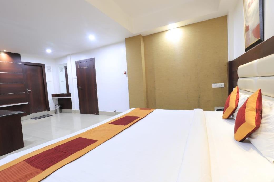 Hotel Rashmi Guwahati Zewnętrze zdjęcie