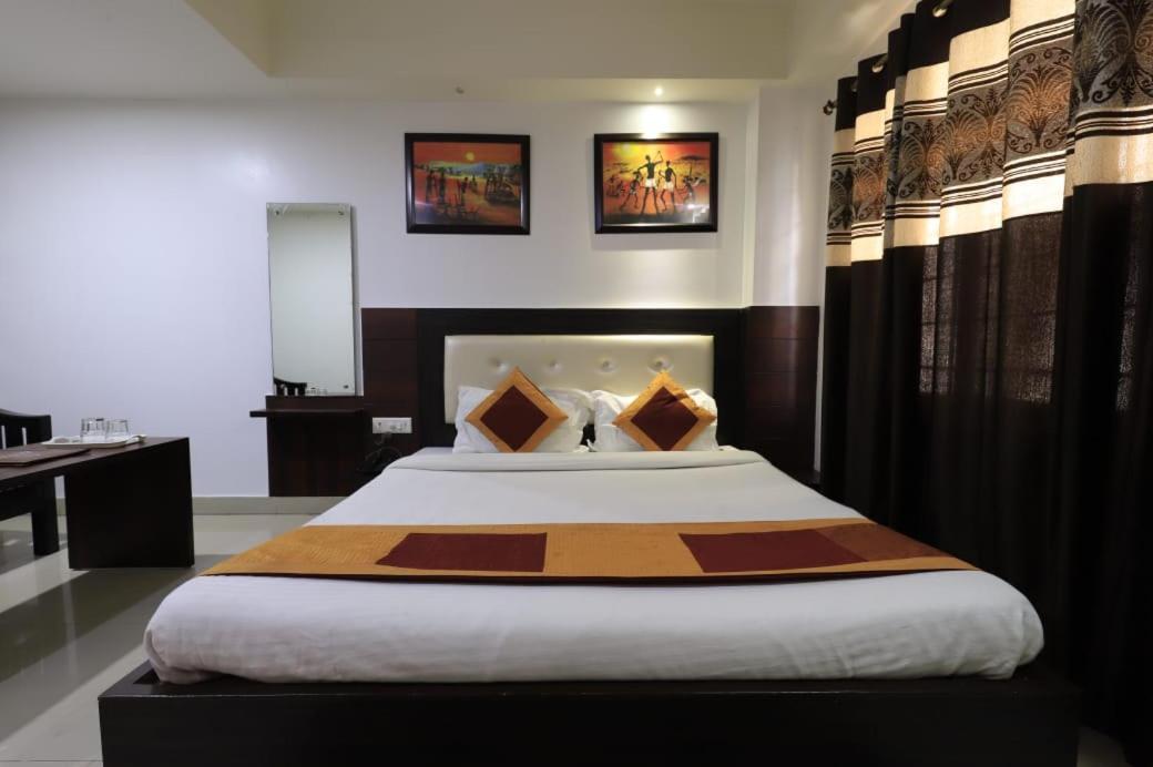 Hotel Rashmi Guwahati Zewnętrze zdjęcie