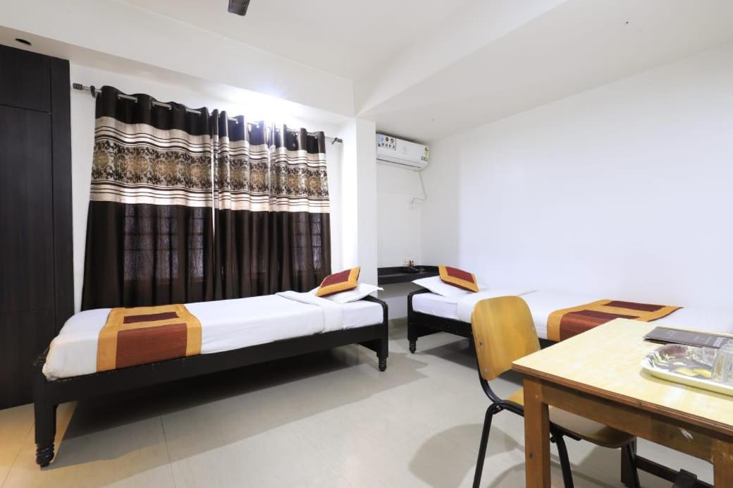 Hotel Rashmi Guwahati Zewnętrze zdjęcie