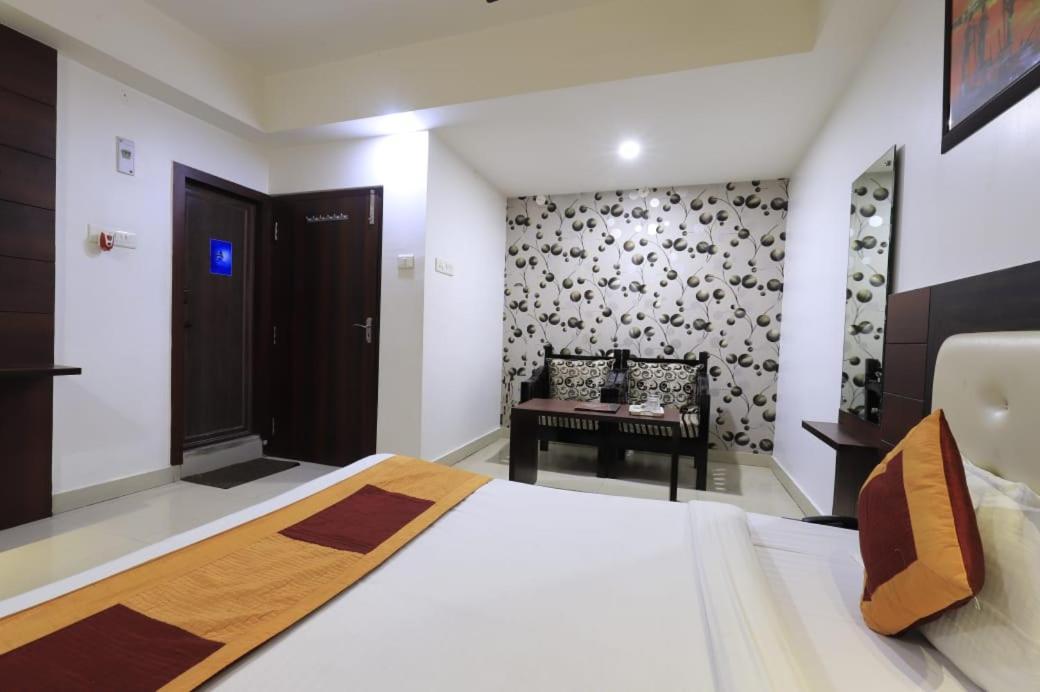 Hotel Rashmi Guwahati Zewnętrze zdjęcie