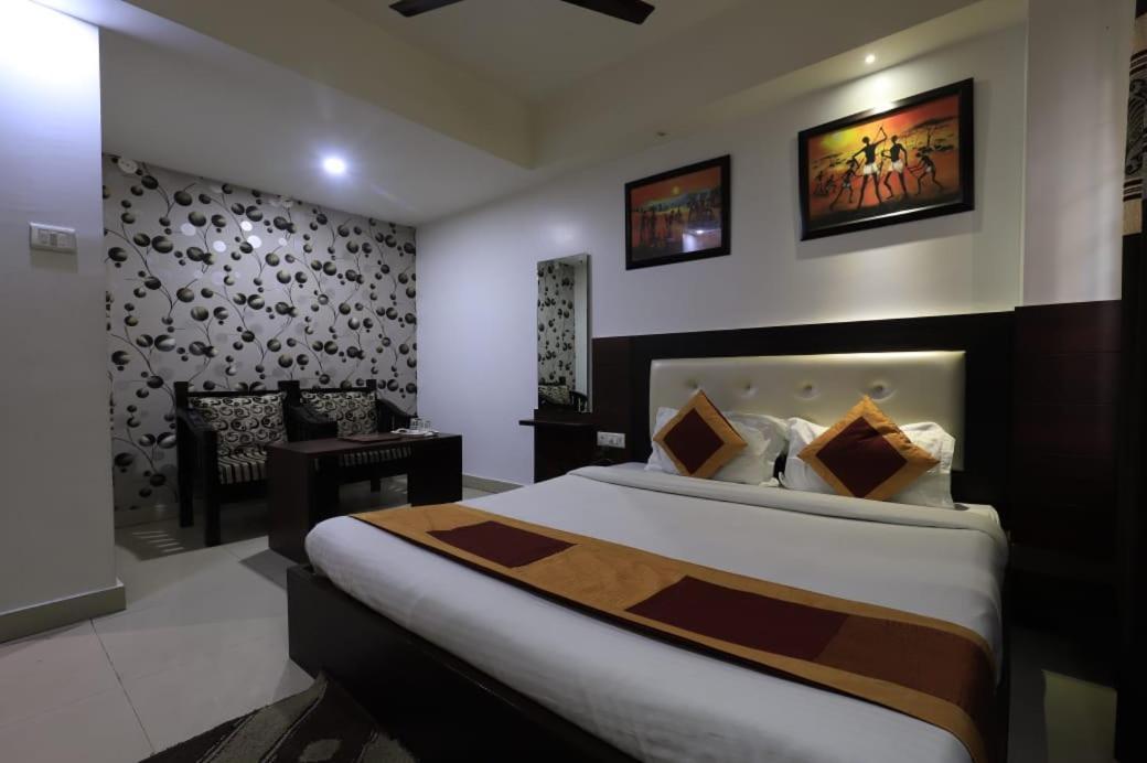 Hotel Rashmi Guwahati Zewnętrze zdjęcie